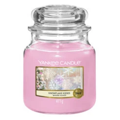 Yankee Candle Snowflake Kisses Medium Jar Candle