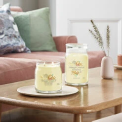 Yankee Candle Banoffee Waffle Signature Large Jar Candle -Water Bottle Store banoffee waffle signature collection lifestyle 1