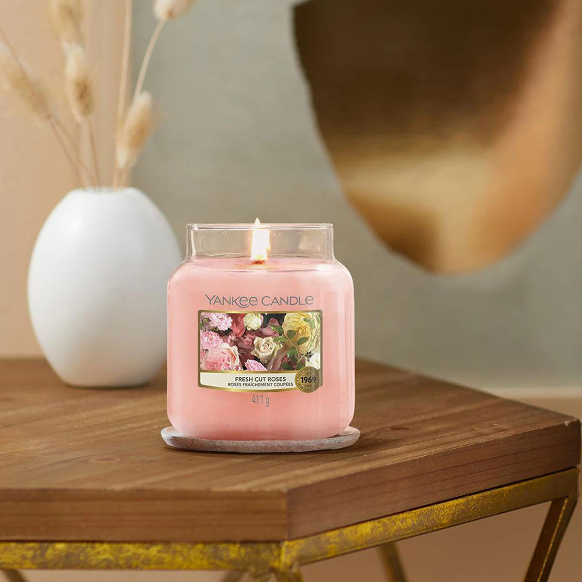 Yankee Candle Fresh Cut Roses Medium Jar Candle 2 Yankee Candle Fresh Cut Roses Medium Jar Candle - Image 2