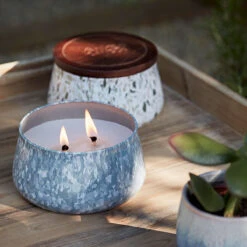 Yankee Candle Fresh Rain Medium Outdoor Candle 10 Yankee Candle Fresh Rain Medium Outdoor Candle -Water Bottle Store fresh rain ocean hibiscus 3