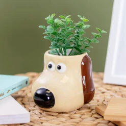 Wallace & Gromit– Gromit Shaped Plant Pot -Water Bottle Store half moon bay plntaa05 wallace and gromit gromit shaped plant pot 1
