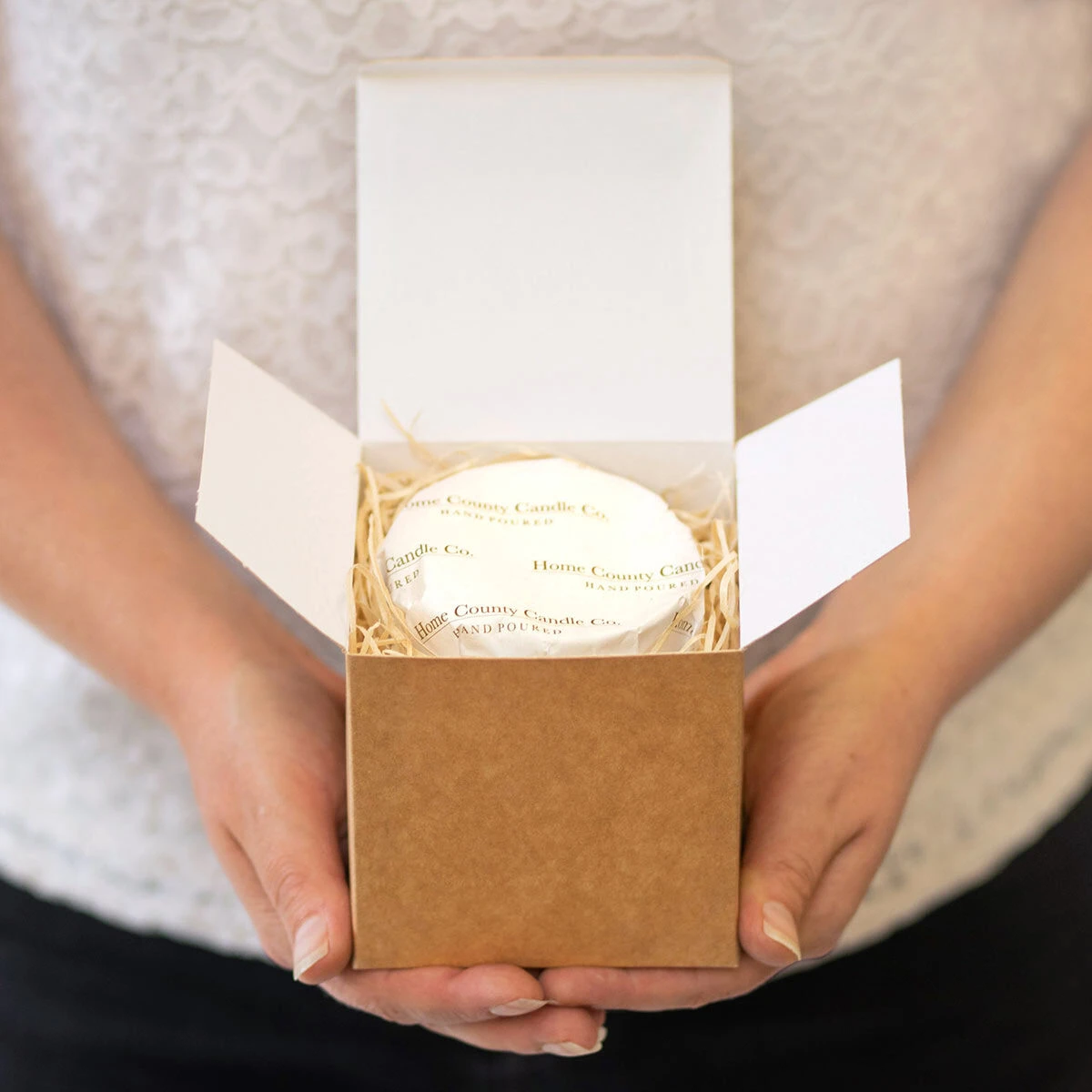 Home County Candle Co. The Hampshire - Rosewood & Velvet Moss Soy Candle 3 Home County Candle Co. The Hampshire - Rosewood & Velvet Moss Soy Candle - Image 3