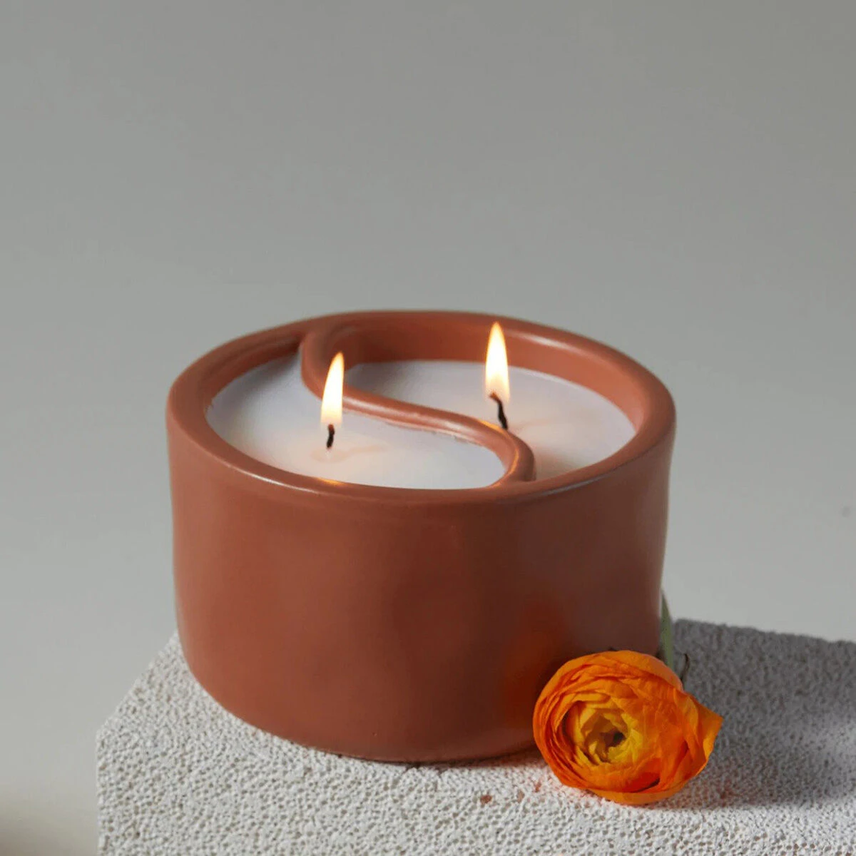 Paddywax Yin Yang 311g Golden Coast & Bergamot Ceramic Soy Candle 2 Paddywax Yin Yang 311g Golden Coast & Bergamot Ceramic Soy Candle - Image 2