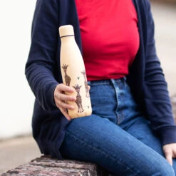 Eco Chic Beige Giraffe 500ml Thermal Drinks Bottle -Water Bottle Store t37 eco chic beige giraffe 500ml thermal drinks bottle lifestyle 1