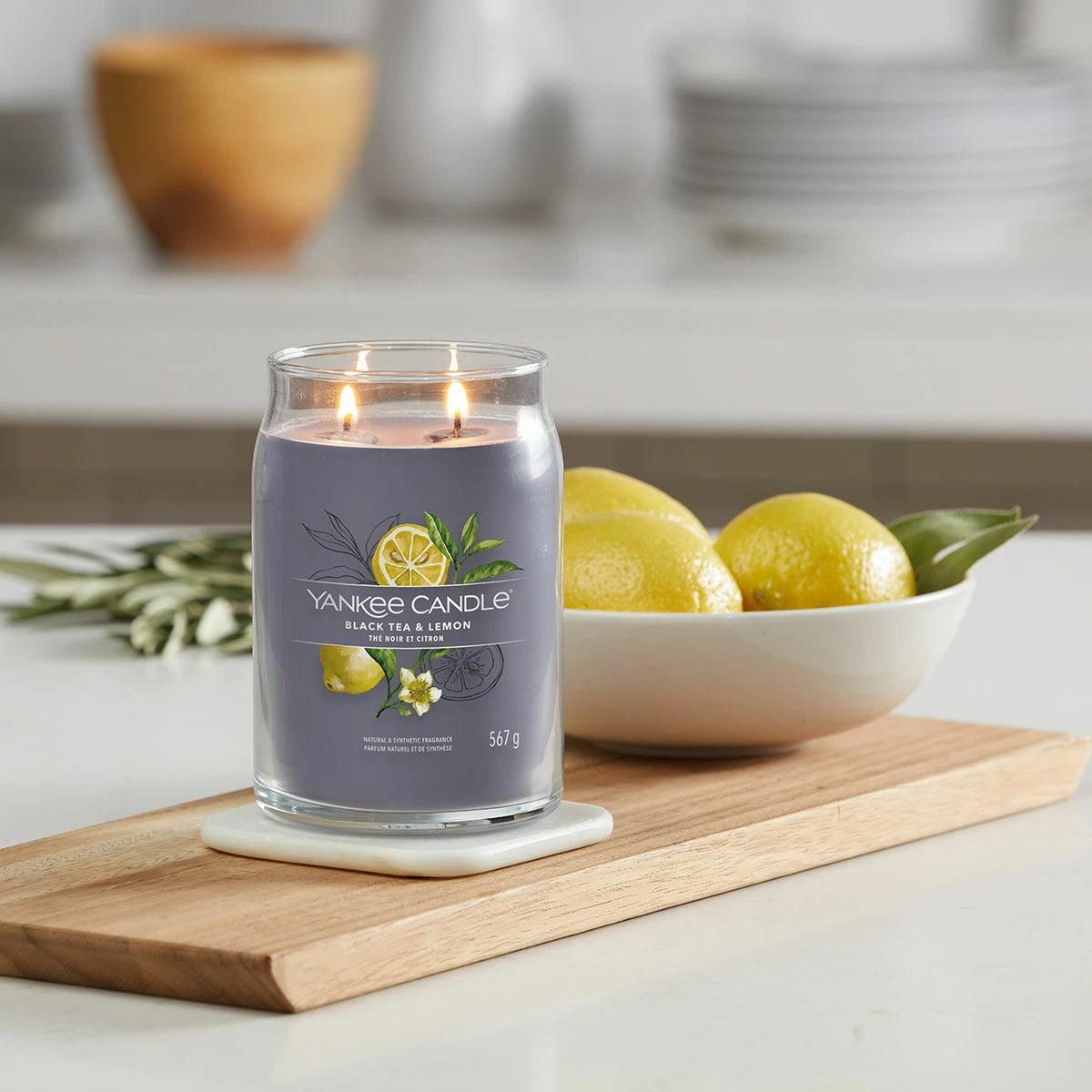 Yankee Candle Black Tea & Lemon Signature Large Jar Candle 3 Yankee Candle Black Tea & Lemon Signature Large Jar Candle - Image 3