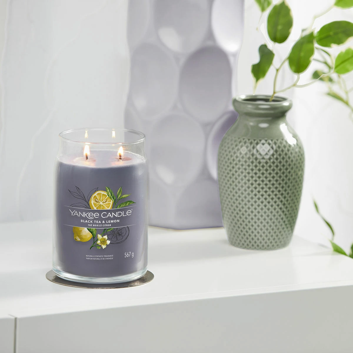 Yankee Candle Black Tea & Lemon Signature Large Jar Candle 4 Yankee Candle Black Tea & Lemon Signature Large Jar Candle - Image 4