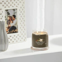 Yankee Candle Vanilla Bean Espresso Signature Medium Jar Candle 5 Yankee Candle Vanilla Bean Espresso Signature Medium Jar Candle -Water Bottle Store yankee candle 1701388e vanilla bean espresso signature medium jar candle lifestyle 1